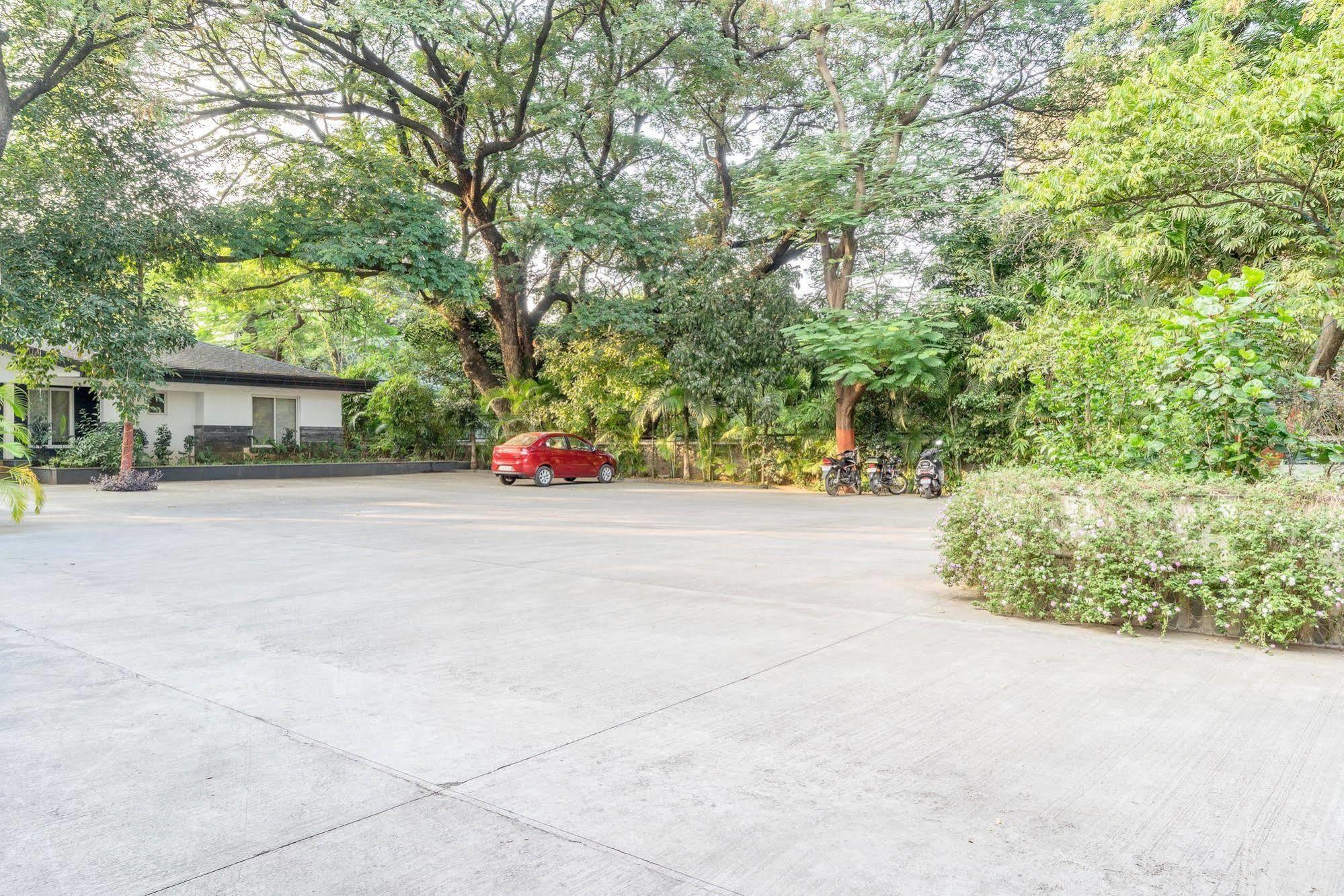 Mint Koregaon Park Next To Osho Ashram ปูเน่ ภายนอก รูปภาพ