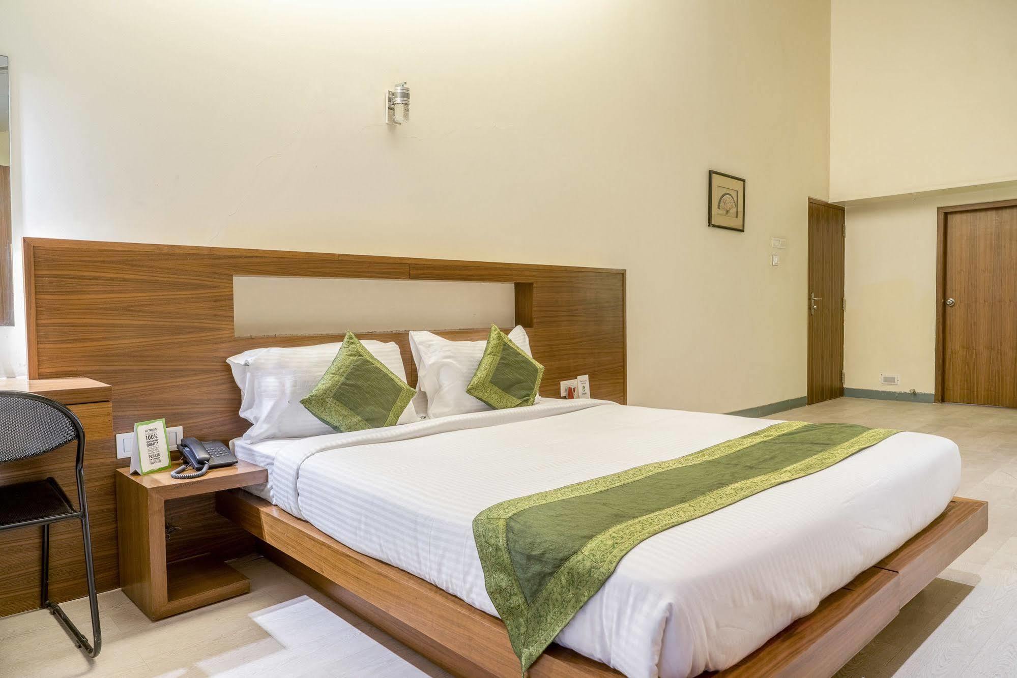 Mint Koregaon Park Next To Osho Ashram ปูเน่ ภายนอก รูปภาพ