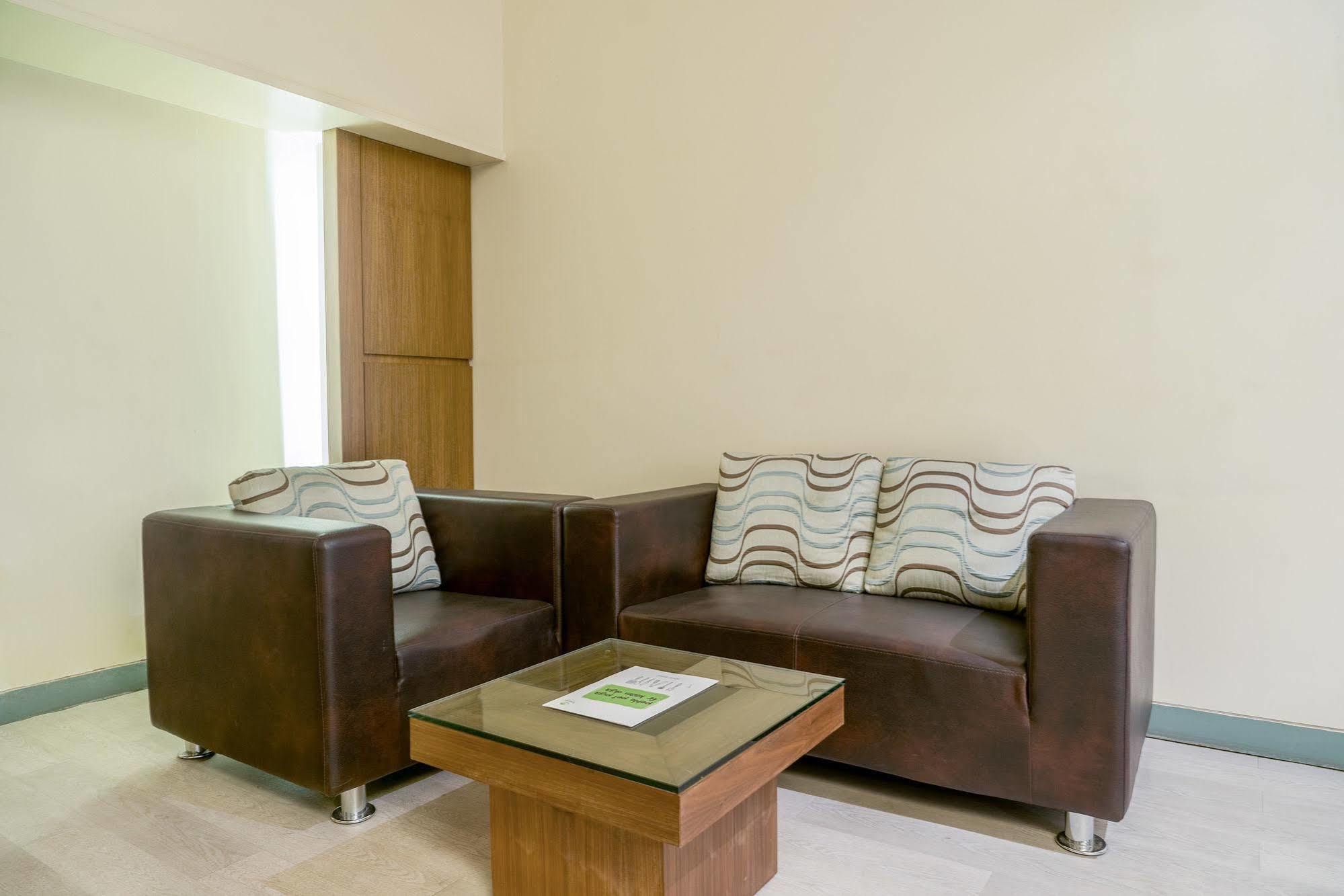 Mint Koregaon Park Next To Osho Ashram ปูเน่ ภายนอก รูปภาพ