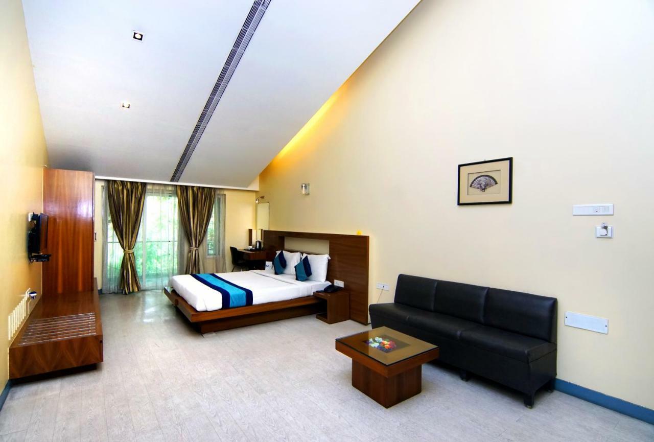 Mint Koregaon Park Next To Osho Ashram ปูเน่ ภายนอก รูปภาพ