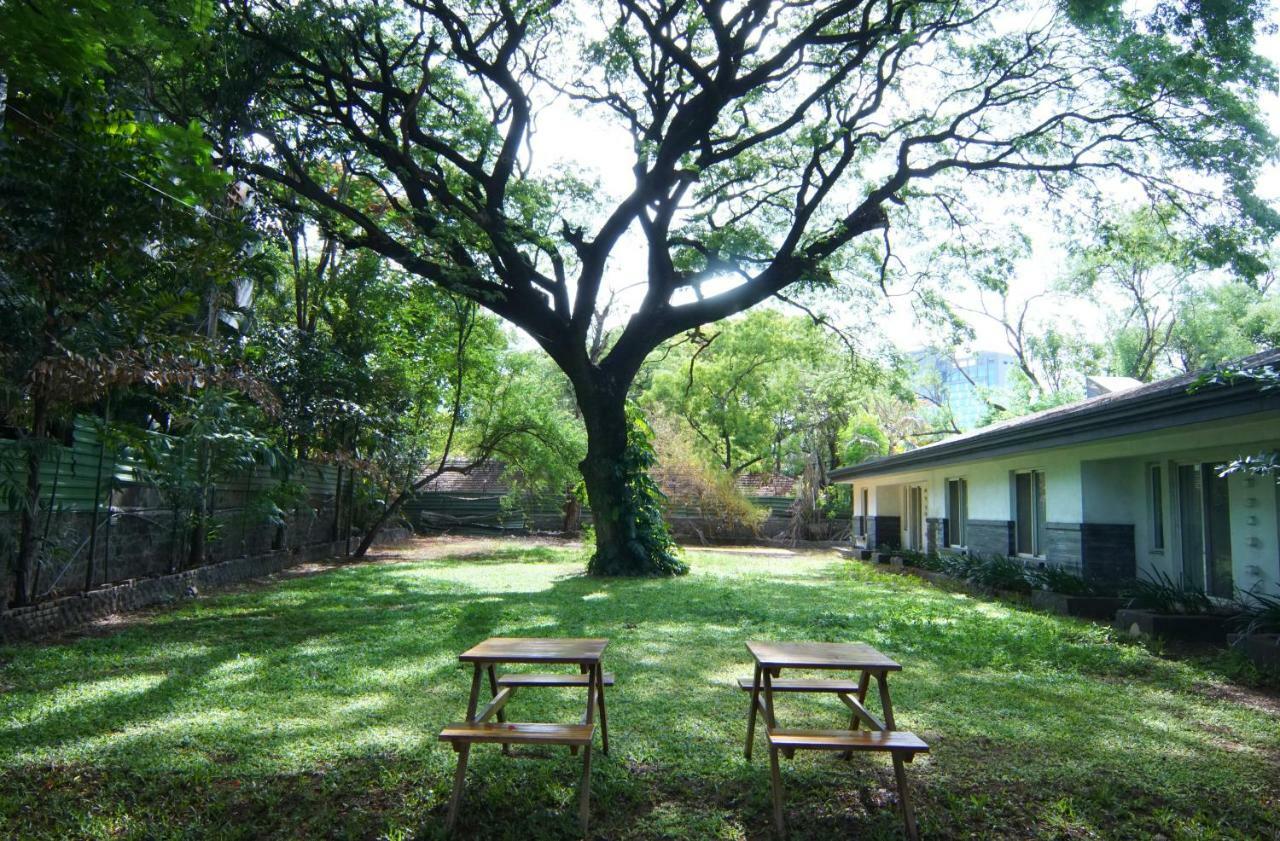 Mint Koregaon Park Next To Osho Ashram ปูเน่ ภายนอก รูปภาพ